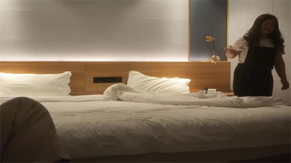 排骨小哥出征 狂操肉感肥臀良家骚妇 蜜桃臀浪叫不停高潮喷水