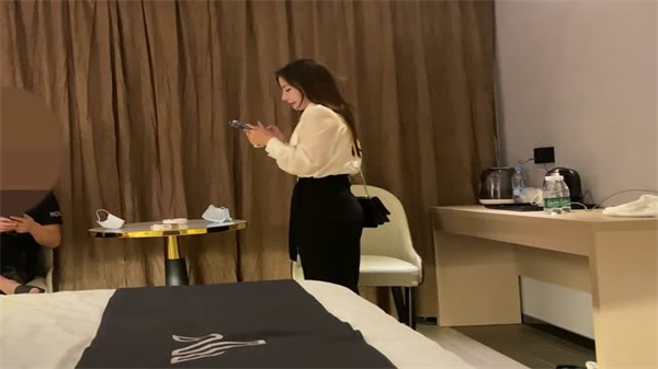 气质美人极品口活深喉服务 淫荡女教师跪舔巨根被爆操到潮喷