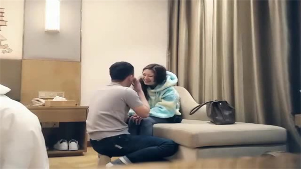 七天极品探花挑战：全程无套爆操羞涩白虎妹，嫩穴深喉狂射潮吹